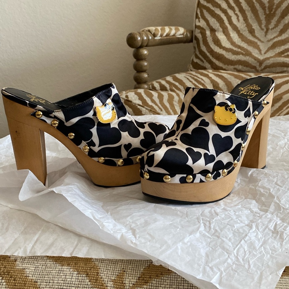 NWOT Hello Kitty Clogs